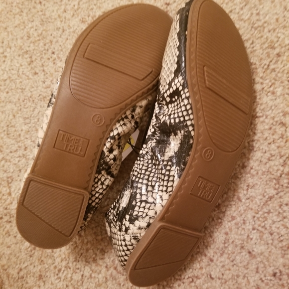 Slip on snake skin ballet shoes - Picture 2 of 2